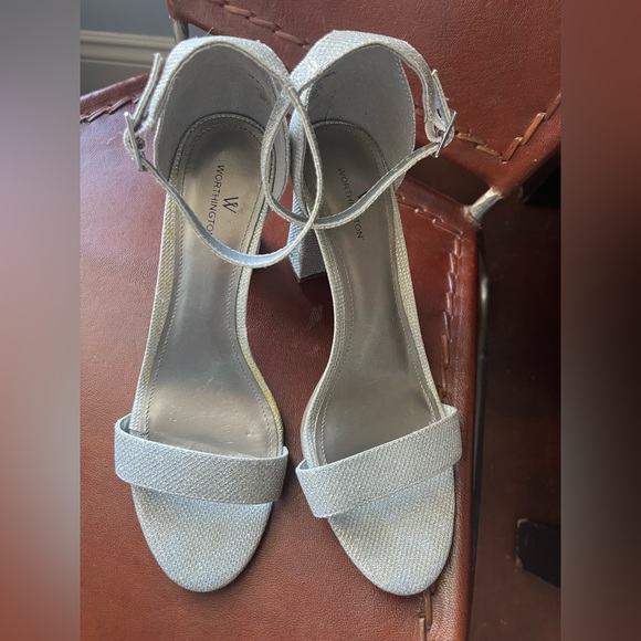 Worthington glitzy silver strappy sandal heels - Picture 2 of 3